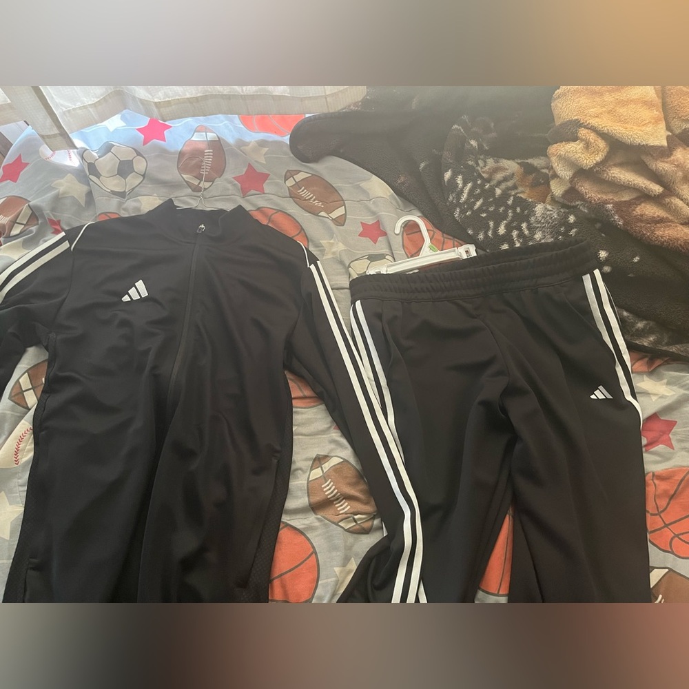 Adidas full suit: Size Medium, perfect condition